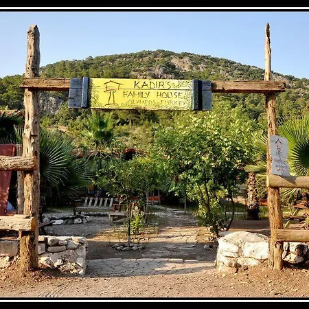 Kadir's Family House Lodge *