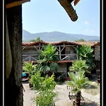 Lodge Kadir's Family House *