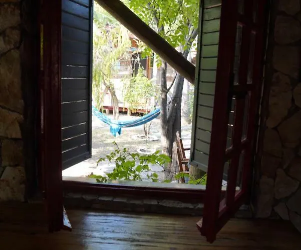 Kadir's Family House Lodge *